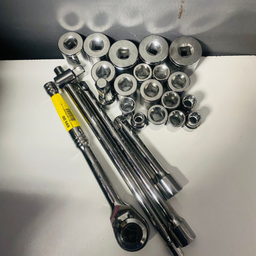 SOCKET AND WRENCH SET